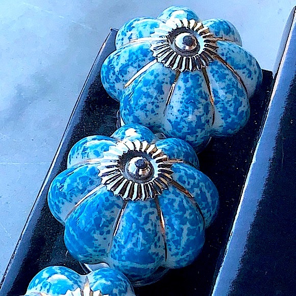 INSTANT FURNITURE UPDATE KNOBS PULLS TURQUOISE SILVER SET OF 4 - Picture 4 of 6